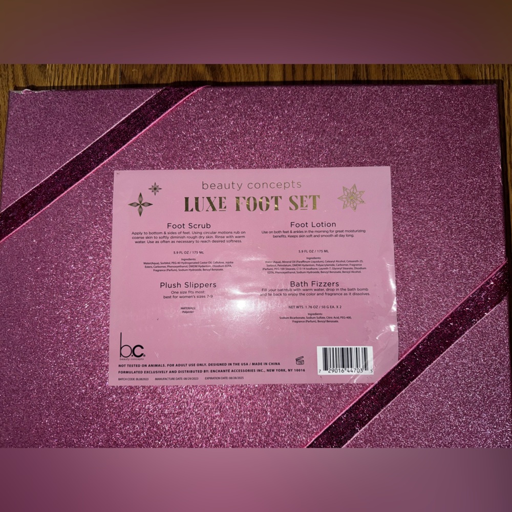 Gift set pink plush slippers, foot lotion, foot scrub, vanilla sugar bath frizz - Picture 3 of 4